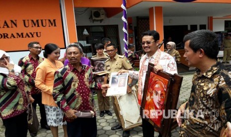 Komisioner KPU Pusat, Ferry Kurnia Rizkiyansyah menghadiri peresmian Gedong Pintar Pemilu di Kantor KPUD Kabupaten Indramayu, Selasa (21/3).