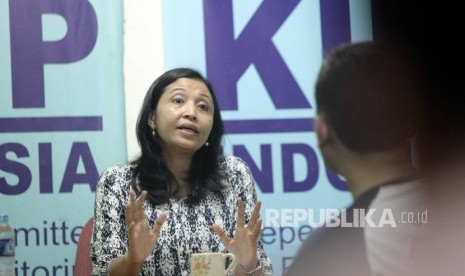 Komisioner KPU RI Ida Budhiati memaparkan pandangannya saat menjadi pembicara dalam diskusi bertajuk Partisipasi Pilkada dan persiapan KPU RI menghadapi sengketa hasil di MK Oleh Komite Independen Pemantau Pemilu (KIPP) Jakarta, Ahad (26/2).