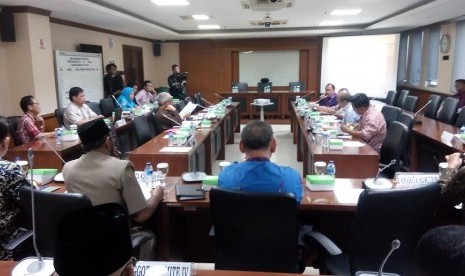 Komite IV Dewan Perwakilan Daerah (DPD) RI, menggelar expert meeting guna membahas Rancangan Undang-undang tentang hubungan keuangan antara pemerintah pusat dan pemerintah daerah, Rabu (27/4). 