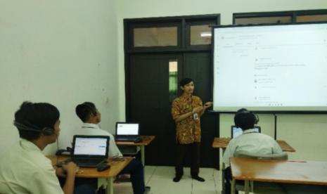 Komitmen Kementerian Pendidikan, Kebudayaan, Riset dan Teknologi (Kemendikbudristek) untuk mendorong transformasi digital selama beberapa tahun belakangan telah mengubah cara pandang ekosistem pendidikan terkait pemanfaatan Teknologi Informasi dan Komunikasi (TIK).