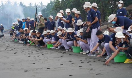 Komitmen menjaga lingkungan melalui kegiatan Corporate Social Responsibility (CSR) dilakukan PT Astra Daihatsu Motor (ADM), khususnya dalam menjaga  keanekaragaman hayati, Penyu Untuk Indonesia. 