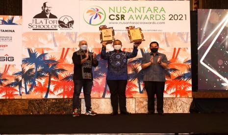 PT Pertamina (Persero) berhasil meraih penghargaan Best Of The Best CSR Of The Year pada ajang Nusantara CSR Awards 2021. Penghargaan diberikan oleh La Tofi Chairman The La Tofi Schools of CSR dan di terima oleh Vice President CSR & SMEPP Pertamina Arya Dwi Paramita. Selain itu Direktur Utama Pertamina Nicke Widyawati juga berhasil meraih The Best CEO CSR Of The Year. Kegiatan ini diselenggarakan di Hotel Indonesia Kampinski Jakarta. Rabu (15/09/2021).