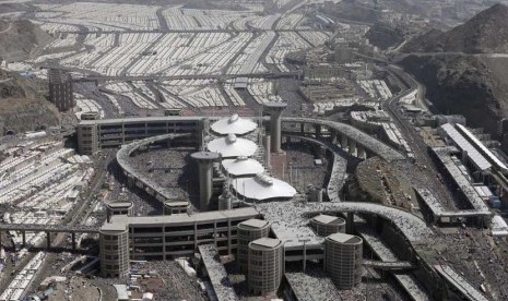  Komplek jamarat atau tempat melontar jumrah di Mina, Sabtu (27/10).   (Hassan Ammar/AP)