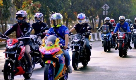 Komunitas Cosmic atau Come On Suzuki Motor Indonesia Community (Cosmic) menggelar Sunday Morning Ride All Rider Suzuki (Sunmori).