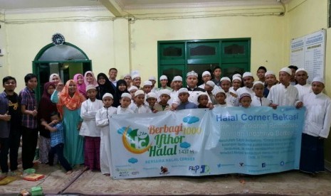 Komunitas Halal Corner Bekasi rutin menyemarakkan Ramadhan dengan program Berbagi 1.000 Ifthar Halal.