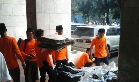  Komunitas Halaqoh Dzikir PEmulung (HDPE)