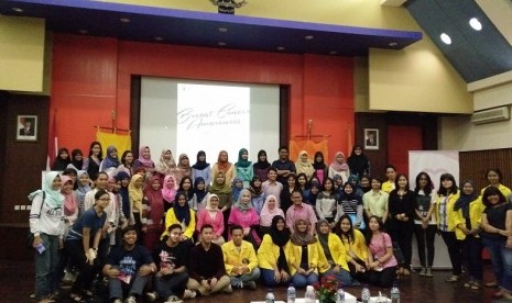 Komunitas LOVEPINK Indonesia berbagi pengetahuan soal kanker payudara kepada puluhan mahasiswa/i Universitas Indonesia 