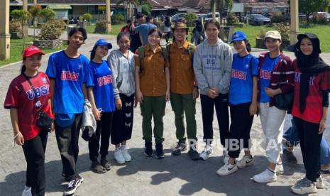 Komunitas Modeling Universitas BSI (Bina Sarana Informatika) Kampus Pontianak berpartisipasi dalam aksi lingkungan bertajuk Sensus Sampah Plastik (SSP) & Clean Up yang diselenggarakan oleh Badan Riset Urusan Sungai Nusantara (BRUIN). 