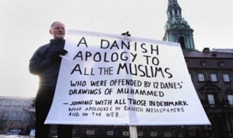 Komunitas Muslim Denmark saat memprotes pemuatan karikatur Nabi Muhammad SAW oleh koran Denmark, beberapa waktu lalu.