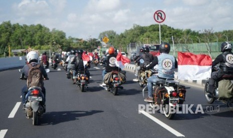 Komunitas pecinta motor Royal Enfield, Royal Riders Indonesia (RoRI) (ilustrasi). Royal Riders Indonesia (RORI) menggelar pelatihan safety riding.