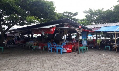 Kondisi area kuliner di Lombok International Airport (LIA) yang sepi dari pengunjung pada Sabtu (9/2).