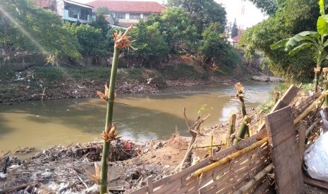 Kondisi Bantaran Kali Bekasi.