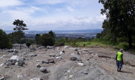 Kondisi bekas aliran air di kaki Gunung Cyclop, Sentani, Jayapura, Papua.