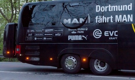 Kondisi bus Borussia Dortmund pascaledakan.