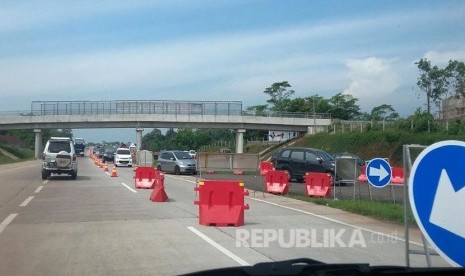 Kondisi contraflow di KM 103 Tol Cipali