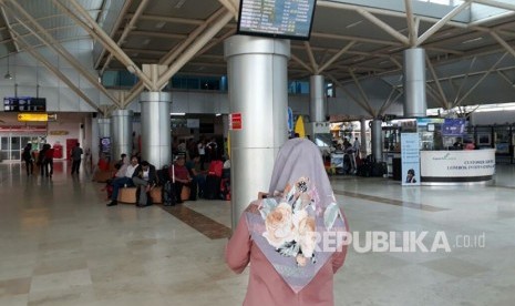 Kondisi di Lombok International Airport (LIA) di Lombok Tengah, NTB pada Senin (27/11). Kementerian Perhubungan (Kemenhub) meminta adanya penjualan tiket go show untuk mengantisipasi lonjakan arus balik penonton MotoGP dari Lombok.