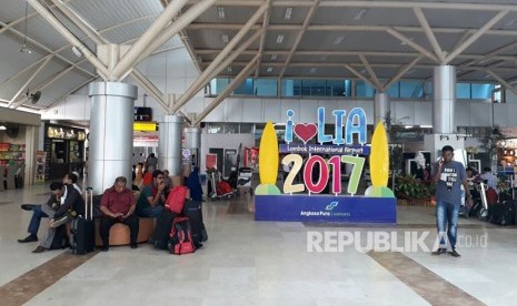 Kondisi di Lombok International Airport (LIA) di Lombok Tengah, NTB pada Senin (27/11). Meski sudah kembali dinyatakan buka pada pukul 06.00 Wita, sejumlah maskapai seperti Garuda Indonesia dam AirAsia memilih membatalkan penerbangan.