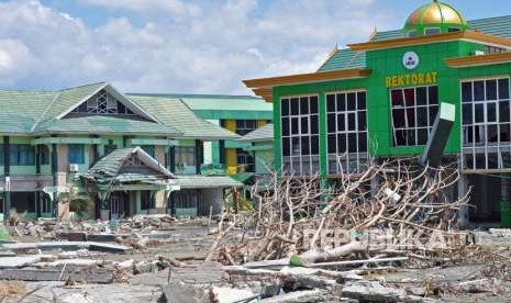 Kondisi gedung Institut Agama Islam Negeri (IAIN) Palu yang rusak akibat gempa dan tsunami di Palu, Sulawesi Tengah, Jumat (5/10).