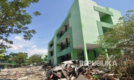 Kondisi gedung Institut Agama Islam Negeri (IAIN) Palu yang rusak akibat gempa dan tsunami di Palu, Sulawesi Tengah, Jumat (5/10).