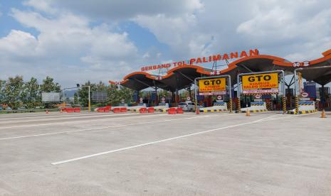 Kondisi Gerbang Tol Palimanan Tol Cipali. Para pengguna ruas jalan tol Cikopo-Palimanan (Cipali) harus bersiap-siap dengan pemberlakuan tarif terbaru. 