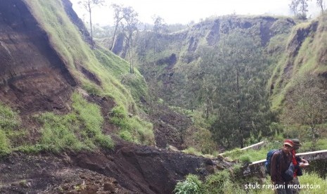 Kondisi Gunung Rinjani saat tim gabungan melakukan survei lapangan pada Sabtu (16/3).