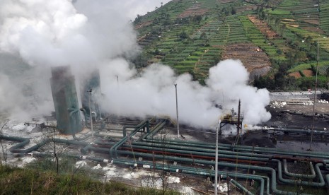 Sumur pengeboran panas bumi PT Geo Dipa Energi di dataran tinggi Dieng Desa Karang Tengah, Batur, Banjarnegara, Jateng. ilustrasi