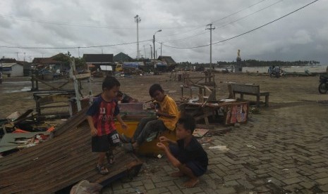 Kondisi Kampung Teluk Batako, Labuan,Banten yang terdampak tsunami Selat Sunda, Jumat (28/12). 