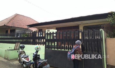 kondisi kediaman pengelola dan pembuat situs nikahsirri.com, Aris Wahyudi di Perumahan Angkasa Puri, Jati Mekar, Jati Asih, Kota Bekasi tampak sepi. Senin (25/9). 