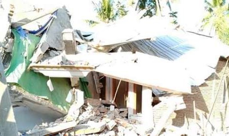 Kondisi kerusakan rumah akibat gempa berkekuatan 6,9 SR di Kabupaten Sumbawa Barat (KSB).