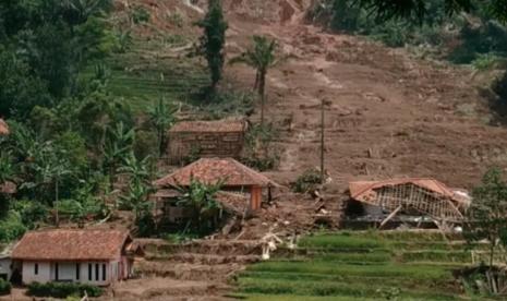 Kondisi lokasi longsor di Kampung Gintung