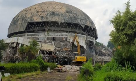 Kondisi Museum Telekomunikasi di Taman Mini Indonesia Indah (TMII) yang sedang dalam proses revitalisasi, Jumat (21/1).