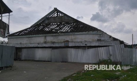 Kondisi pasar Heksagon di Jalan Pasar Ikan, Penjaringan,  Jakarta Utara itu saat ini menjadi bangunan  yang hampir runtuh yang hanya dipagari seng.