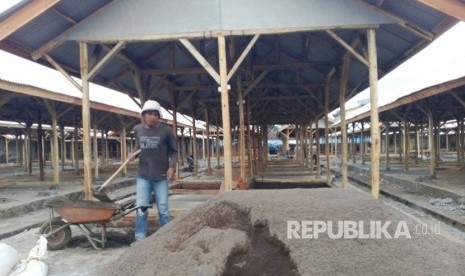 Kondisi pembangunan pasar sementara Manonjaya pasca kebakaran melanda pertengahan Maret lalu. Dikabarkan pedagang bisa kembali berjualan disana pada 19 April. 