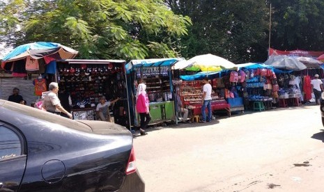 Kondisi PKL di Jalan Dewi Sartika, Kota Bogor, Rabu (20/6). Para PKL ini menolak untuk direlokasi ke Pasar Kebon Kembang.