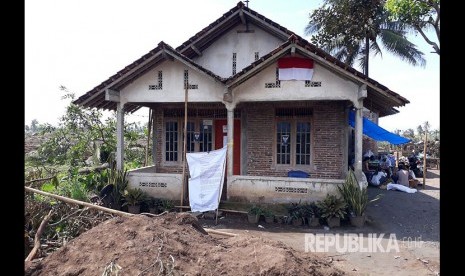 Kondisi rumah-rumah masyarakat yang masih bertahan menolak penggusuran pembangunan New Yogyakarta International Airport di Desa Palihan, Kabupaten Kulonprogo, DIY, Rabu (6/12) pagi.