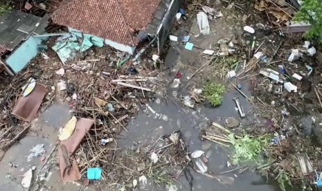 Kondisi rumah warga pascabencana tsunami Selat Sunda, Senin (24/12).