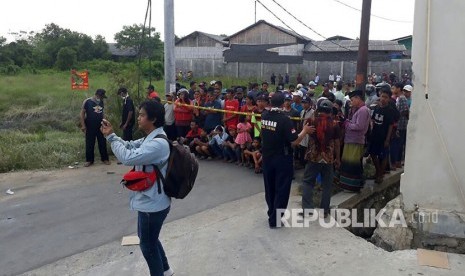 Kondisi salah satu gudang di Komplek Pergudangan 99 Kosambi, Kabupaten Tangerang yang terbakar, Kamis (25/10) pagi tadi. 