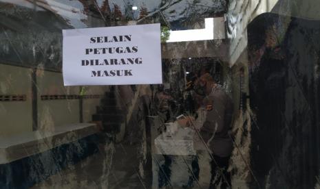 Kondisi tempat isolasi terpusat untuk pasien Covid-19 di Desa Jayaraga, Kecamatan Tarogong Kidul, Kabupaten Garut, Jumat (25/6). 