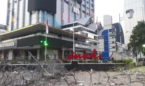 Kondisi terkini di sekitar kantor Badan Pengawas Pemilu (Bawaslu) RI, Thamrin, Jakarta Pusat, Kamis (23/5) pagi. 