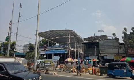 Kondisi terkini pembangunan skybridge Tanah Abang, Jakarta, Senin (8/10).