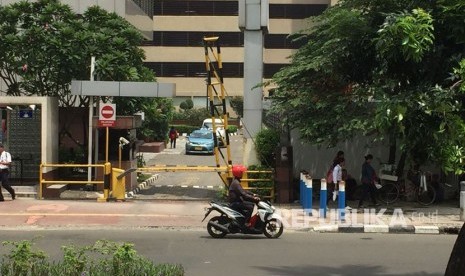 Trotoar Sudirman dan Bendungan Hilir, Jakarta Pusat. Sebagian kawasan Bendungan Hilir tergenang pada Rabu (1/1).