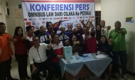 Konfenderasi Serikat Buruh Seluruh Indonesia (KSBI), menolak tegas draft RUU Omnibus Law Cipta Kerja dan akan melakukan aksi beruntun serta serempak di seluruh wilayah Indonesia.