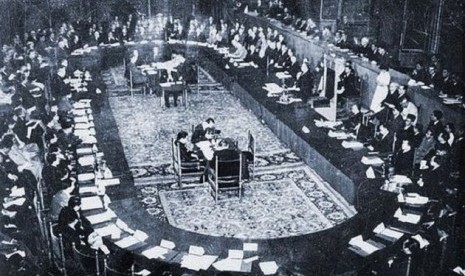 Konferensi Meja Bundar yang digelar di Den Haag, Belanda, dari 23 Agustus hingga 2 November 1949.