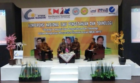 Konferensi nasional ilmu pengetahuan dan teknologi di kampus STMIK Nusa Mandiri.