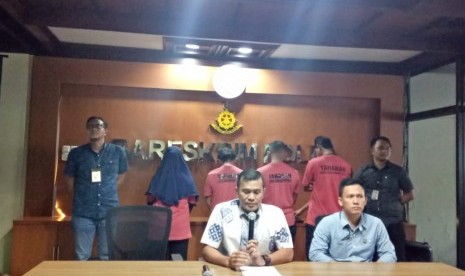 Konferensi pers di Bareskrim Polri, Jalan Taman Jatibaru No. 1, Jakarta, Jumat (2/11), terkait penangkapan empat pelaku penyebar hoaks penculikan anak.