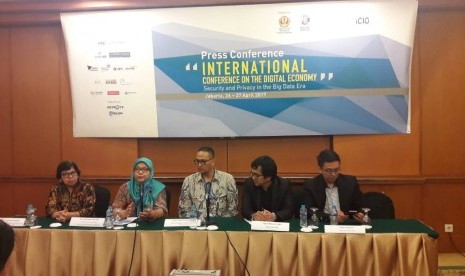 Konferensi pers International Conference On the Digital Economy (ICODE)