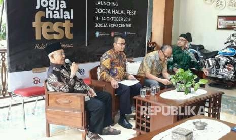 Konferensi pers Jogja Halal Fest di Pendopo Kediaman mantan wali kota Yogyakarta Herry Zudianto, Kamis (9/8).