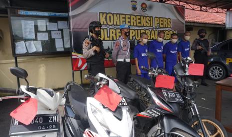 Konferensi pers kasus curanmor di Mapolres Purbalingga, Selasa (8/11/2022). 