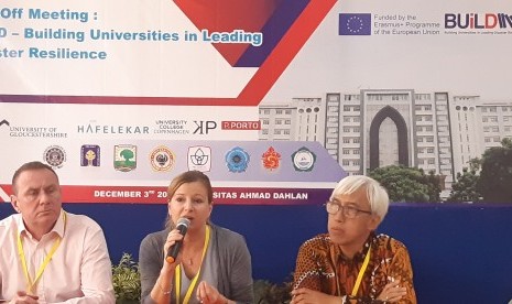 Konferensi pers kegiatan Hibah Erasmus+ kepada UAD di Kampus Utama UAD, Yogyakarta, Selasa (3/12).