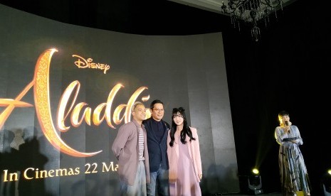 Konferensi Pers kolaborasi Disney Indonesia dengan penyanyi Isyana Sarasvati dan Gamaliel di Hotel Kempinski, Jakarta, Jumat (16/5). 